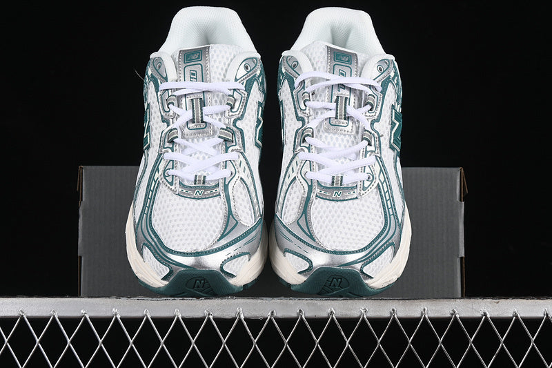 New Balance 740 Sea Salt